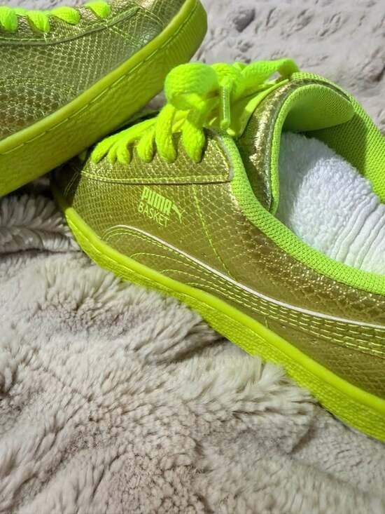 Other - ✨Women’s 6 Puma Basket Metallic Neon Green Sneakers